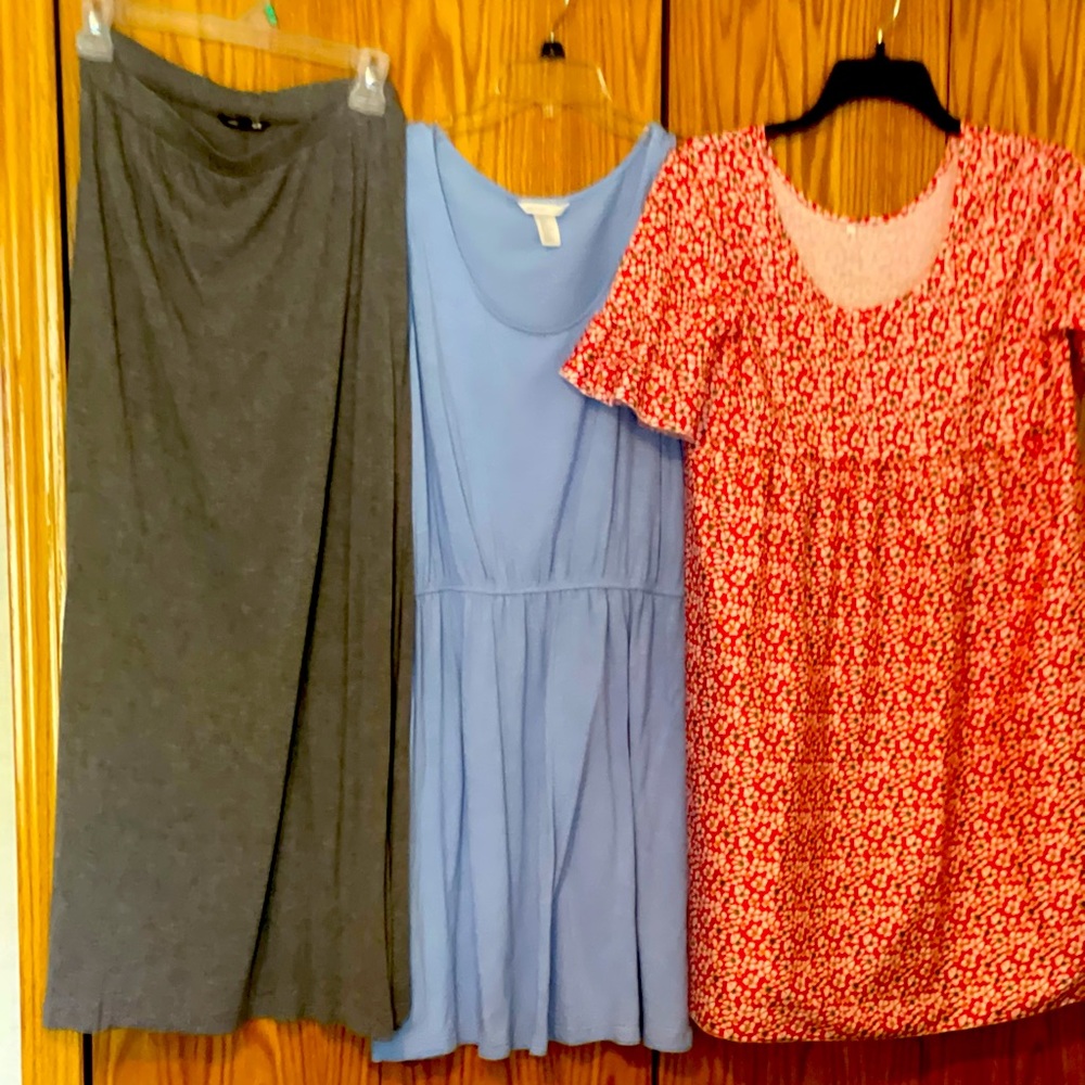 Selling a large grey H&M skirt. Included are two basic dresses.